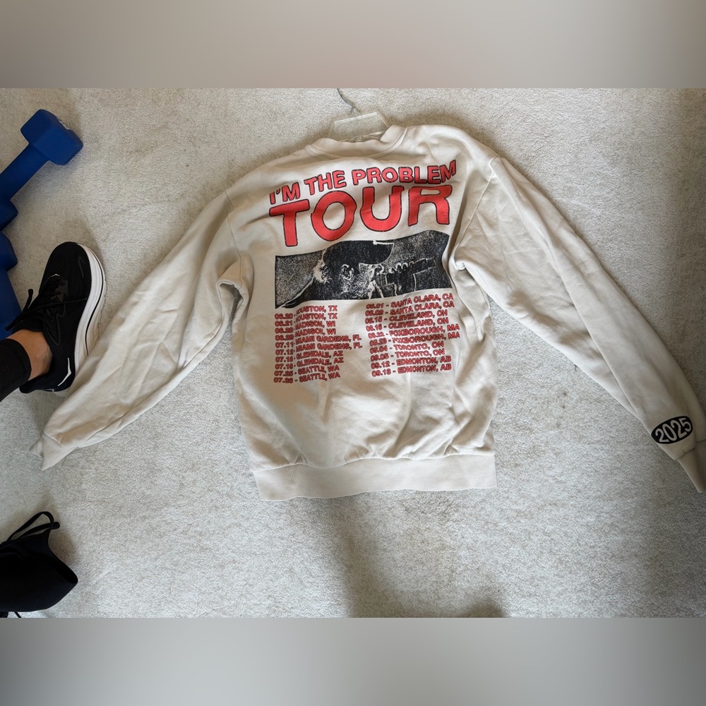 Morgan Wallen concert sweatshirt - Picture 4 of 6